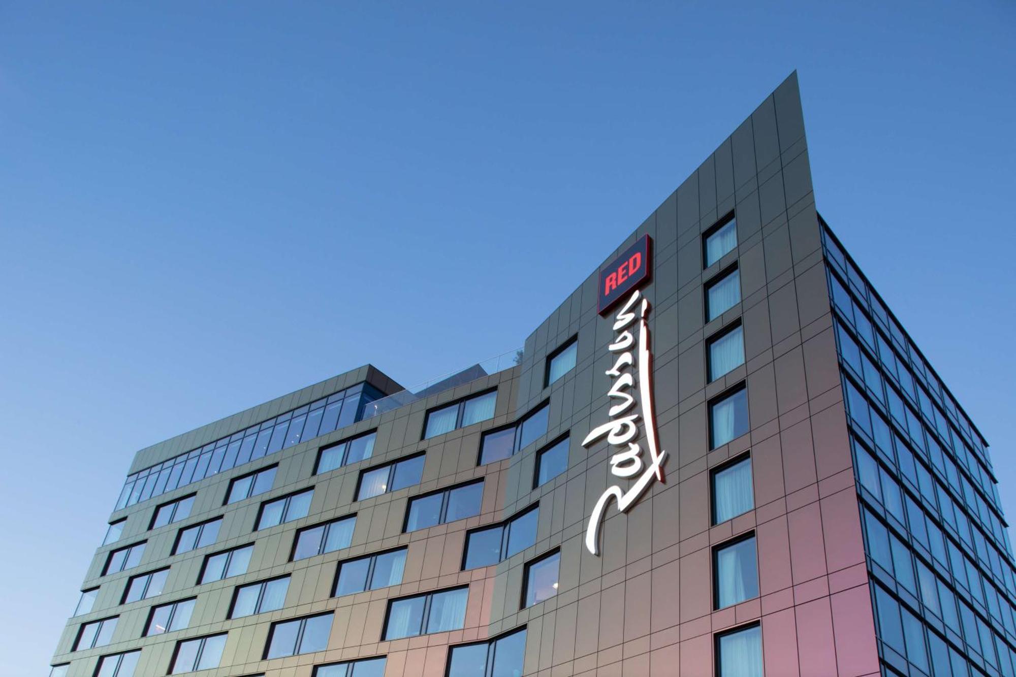 2 Reviewed Central Hotels Close to Glasgow City Chambers