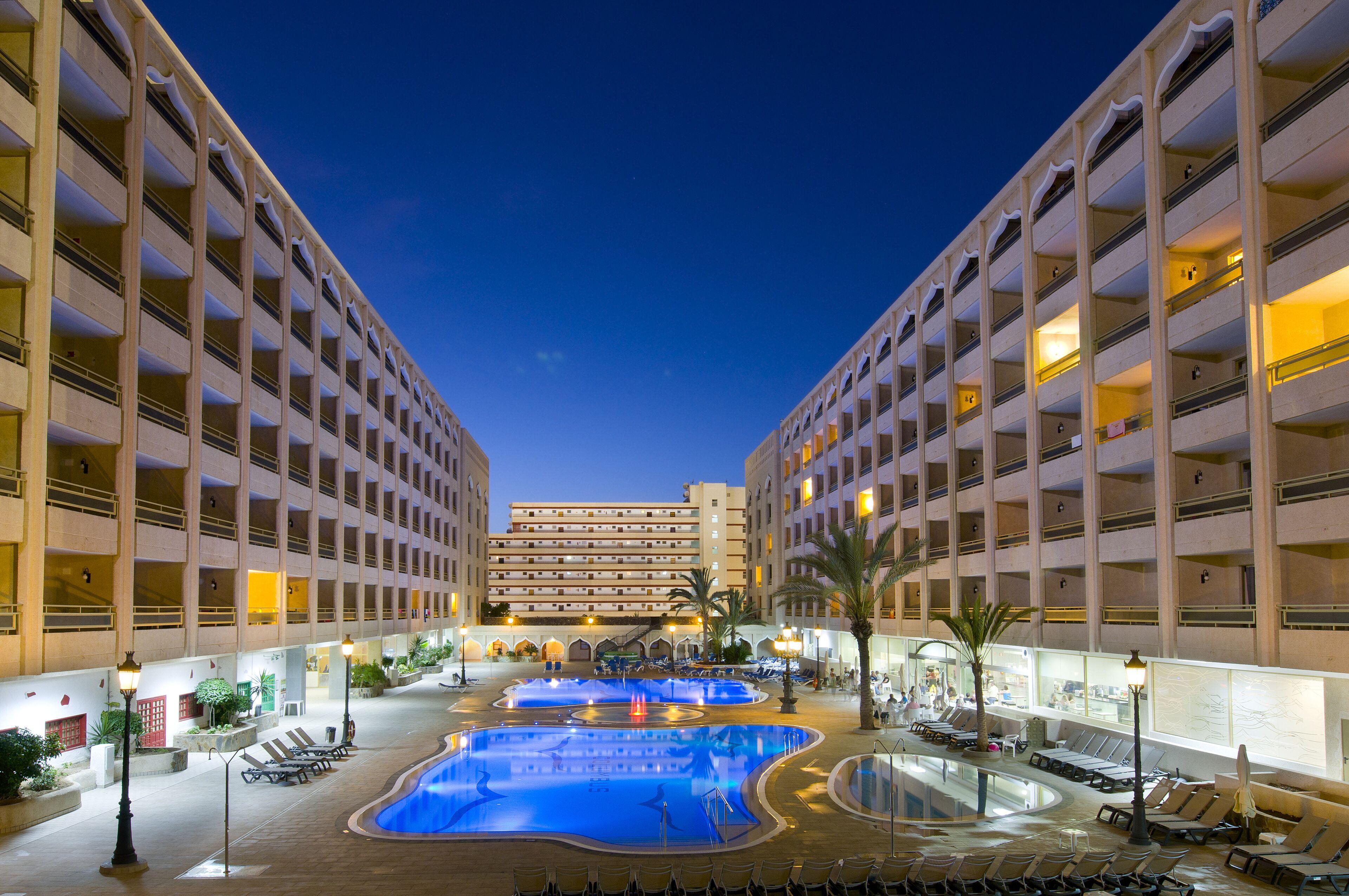 5 Central Hotels Close to TIBU Tenerife for Nightlife Access