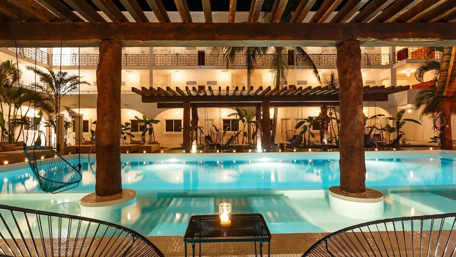 Staying in Centro: 2 Romantic Hotels in Playa del Carmen Compared