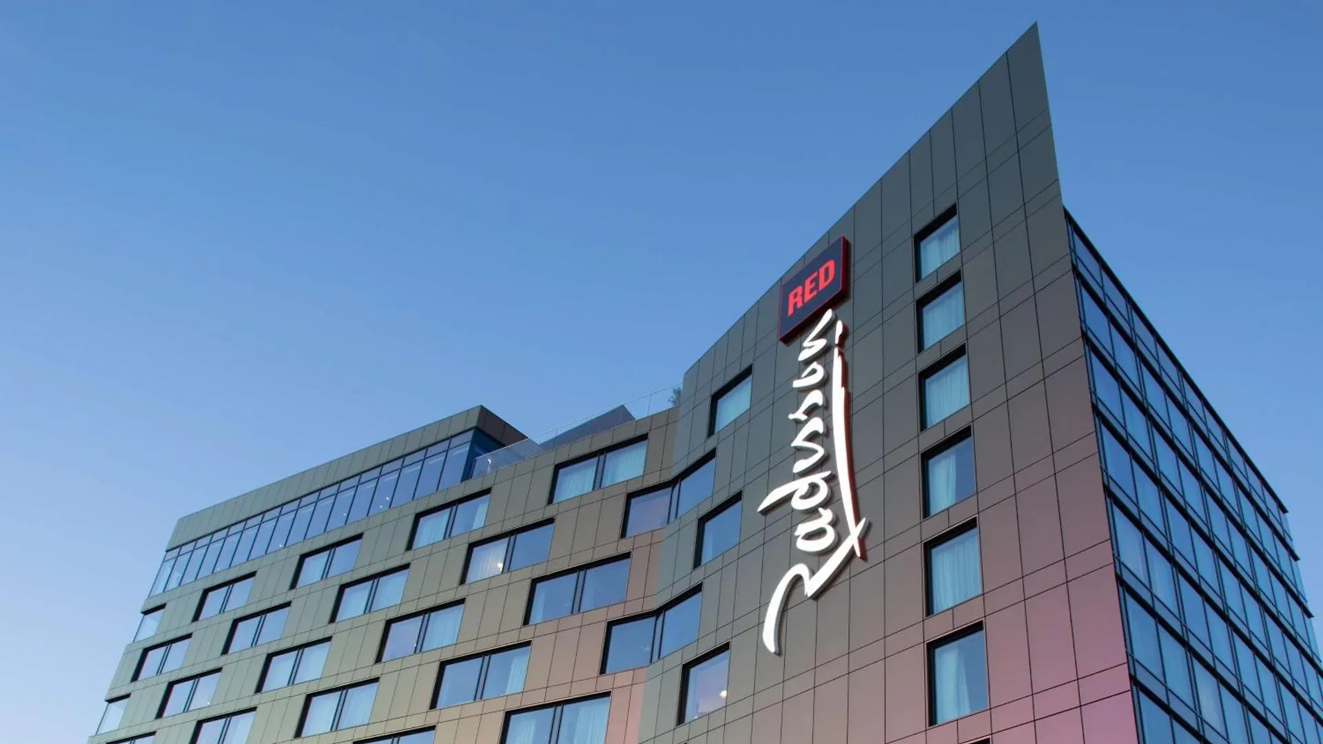 2 Reviewed Central Hotels Close to Glasgow City Chambers