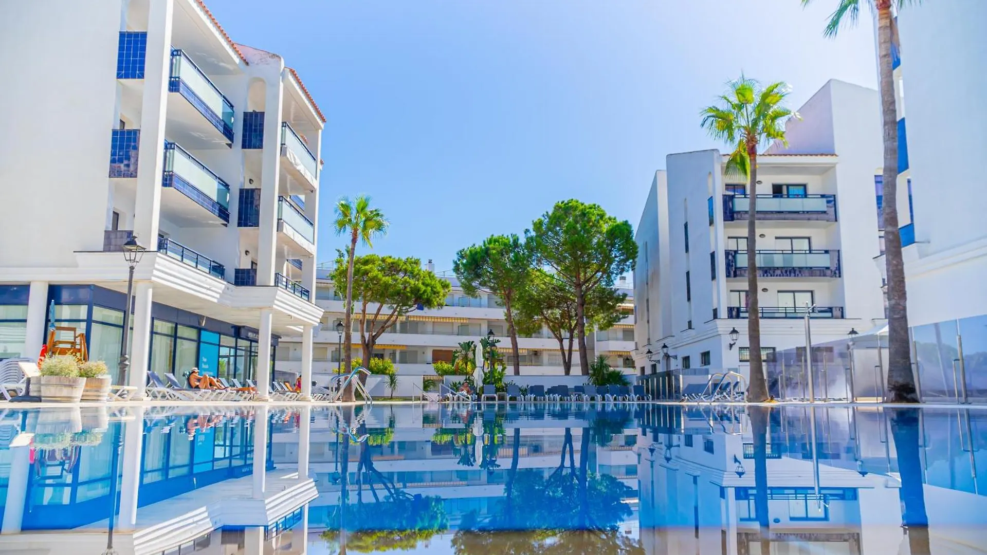 Where to Stay Near Parroquia de Santa Maria: 4 Best Family Hotels