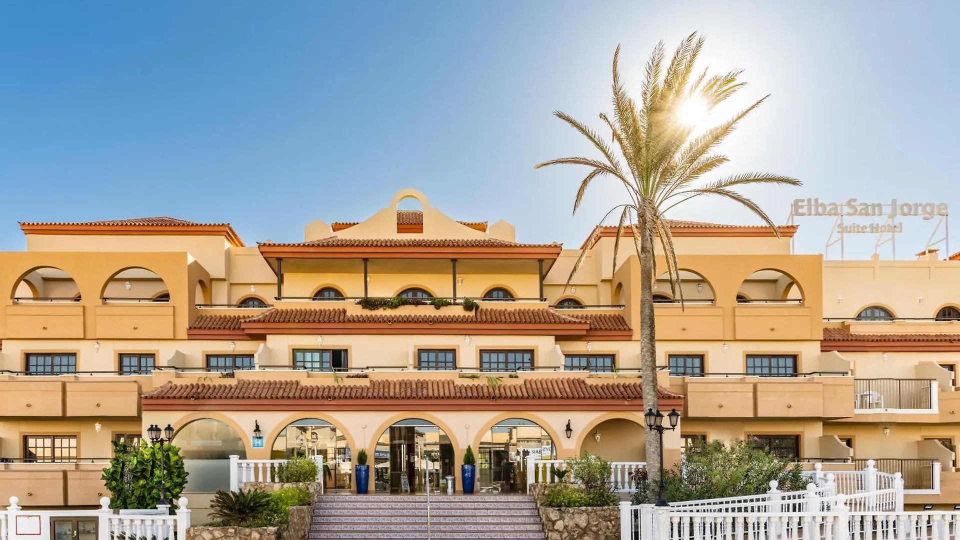 Staying in Caleta De Fuste: 6 Central Hotels Compared