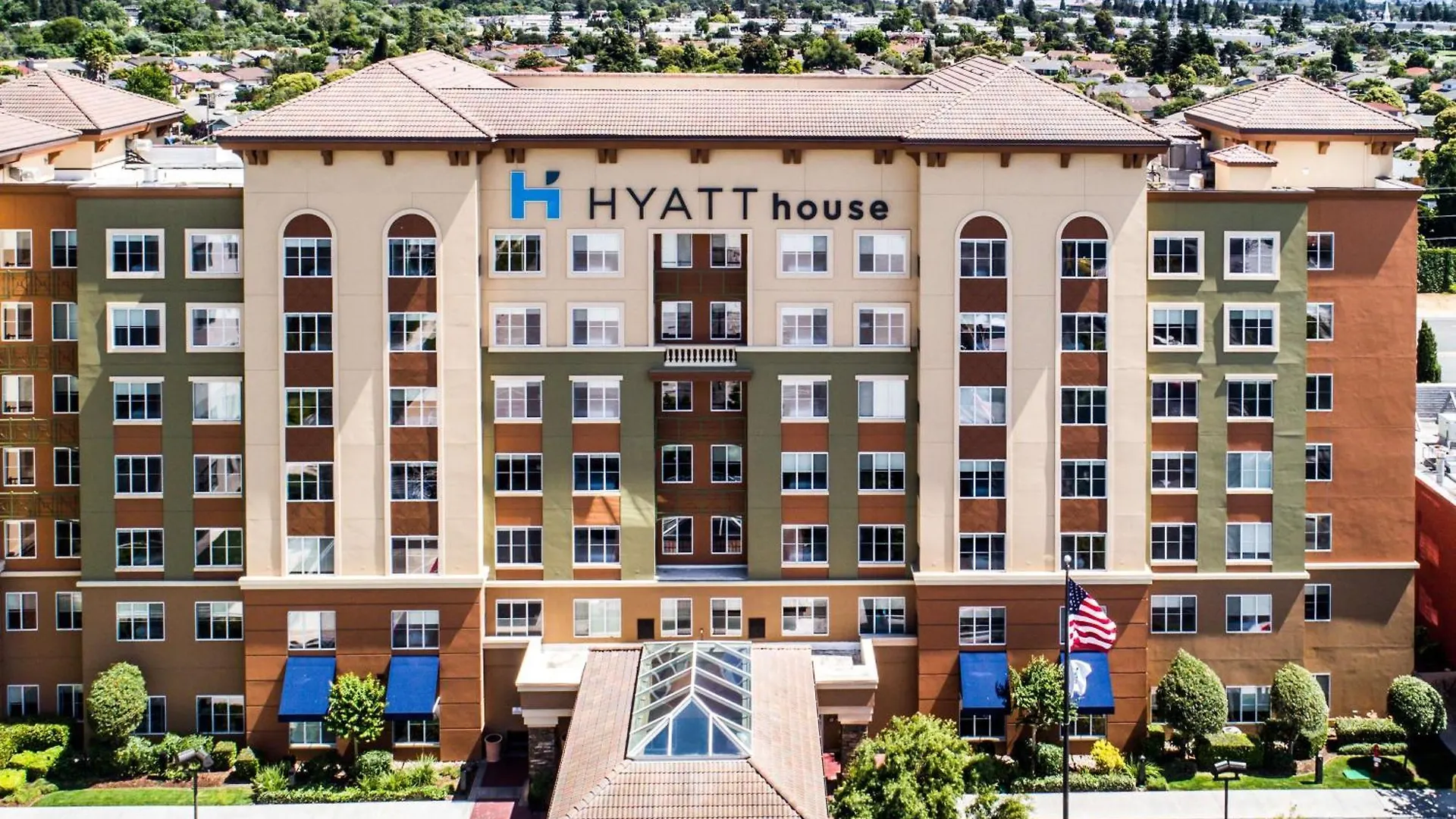 15 Airport Hotels Near California's Great America Worth Booking