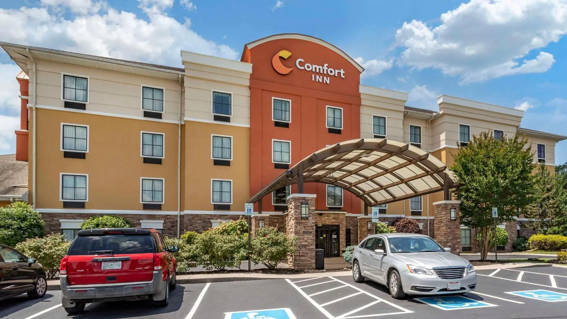 Where to Stay in the Appalachians: 12 Hotels Near Lakes & Waterways