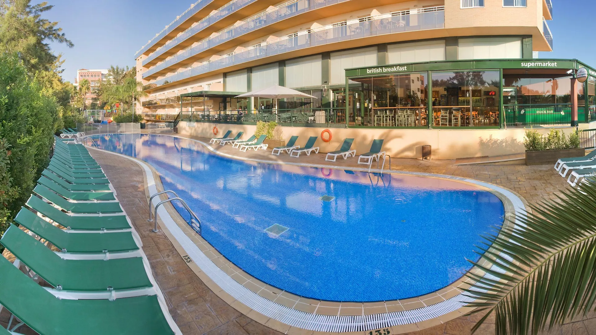 Staying Near Museu D'Historia de Cambrils: 5 Family Hotels Compared