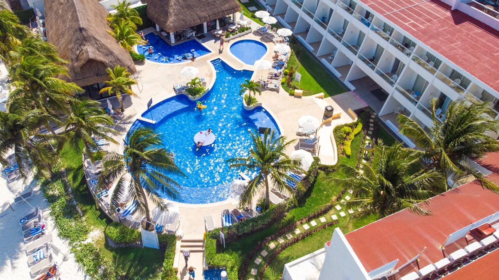 5 Beach Hotels in Zona Hotelera That Deliver on the Caribbean Promise