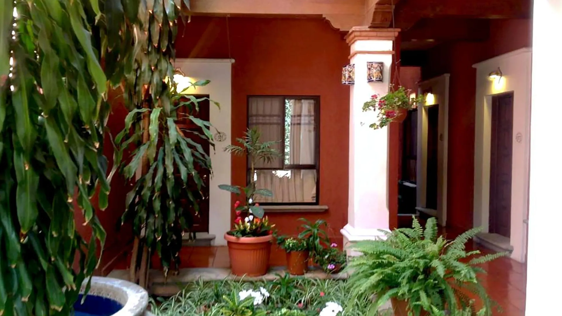 Staying in Oaxaca Historic Centre: 2 Romantic Hotels Compared