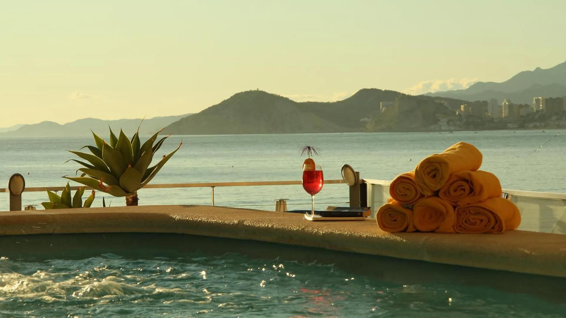 Staying in Rincon de Loix: 5 Central Hotels Compared