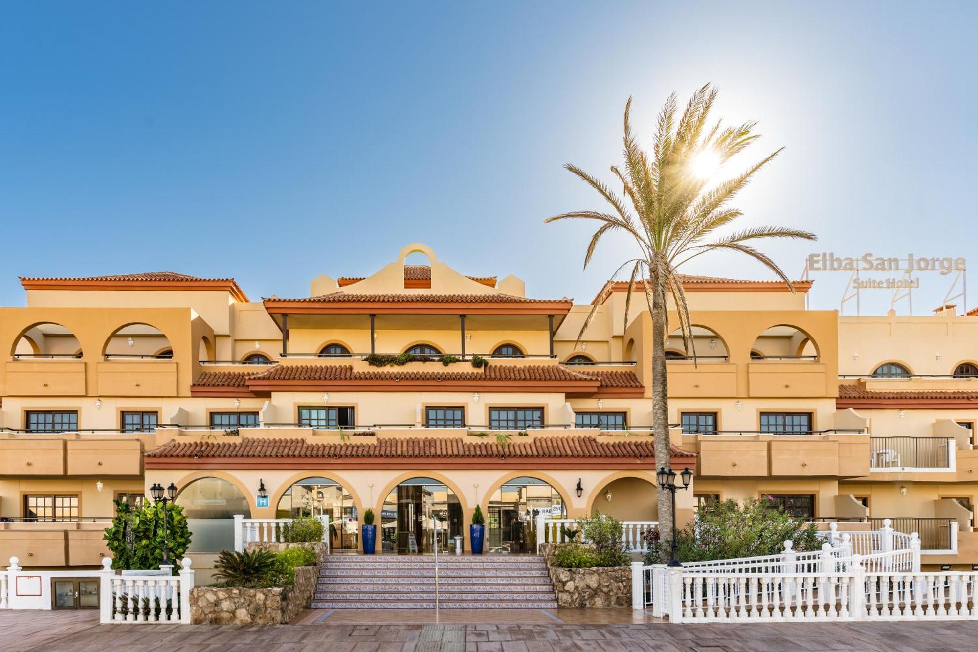 Staying in Caleta De Fuste: 6 Central Hotels Compared