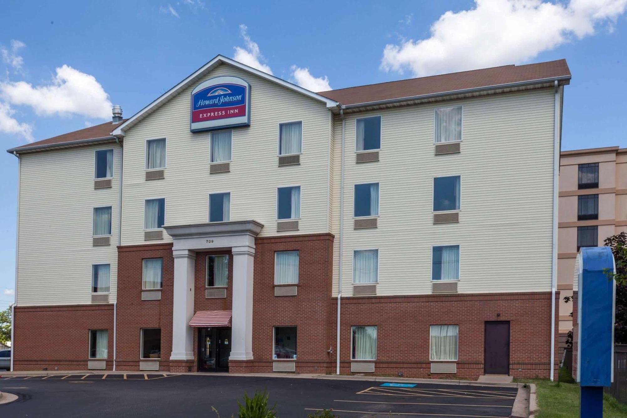 14 Airport Hotels Close to Tyler Park, Louisville