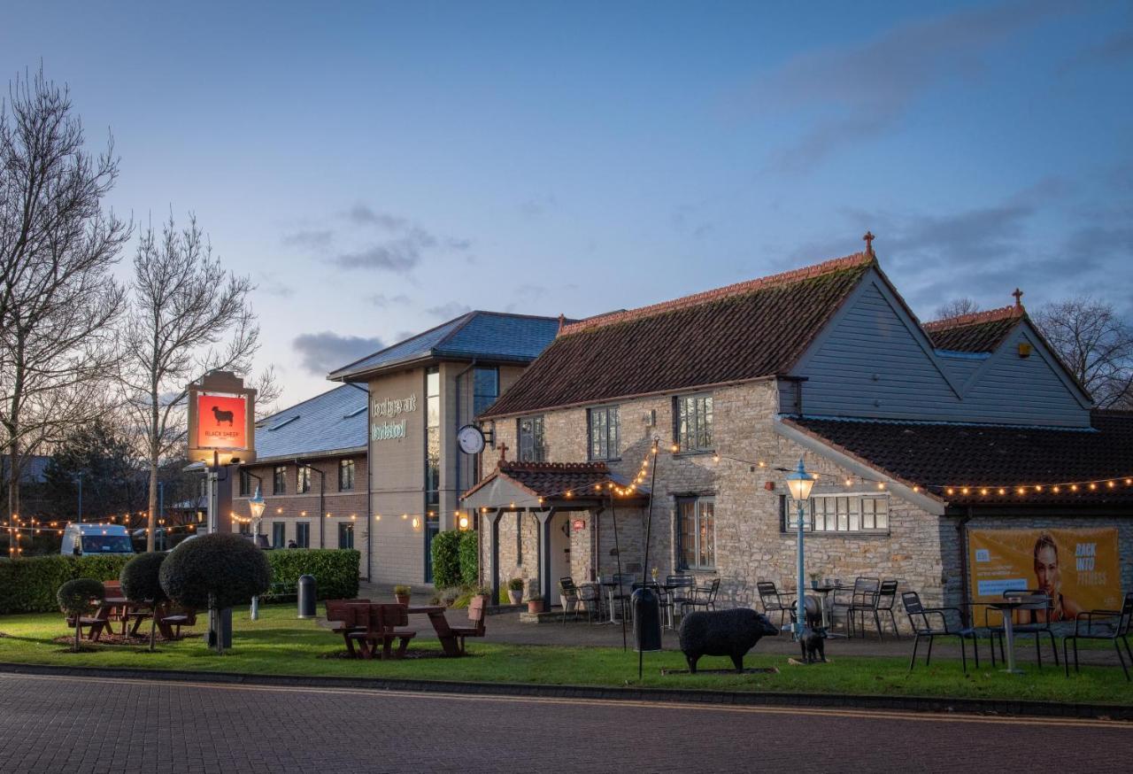 8 Smart Central Hotels Near BBC Bristol Worth Booking