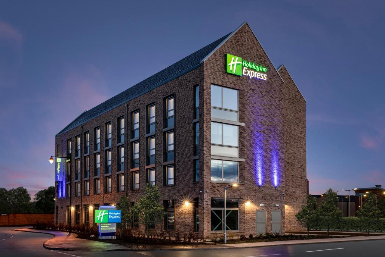 Where to Stay Near Cambridge American Cemetery: 8 Family Hotels